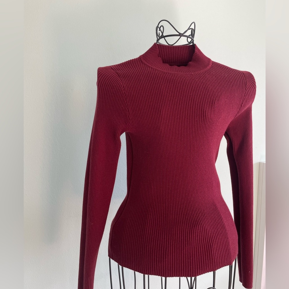 Crew neck long sleeve top in cherry